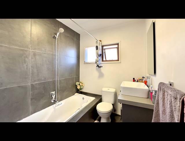 2 BEDROOM APARTMENT TO LET IN CRAIGHALL PARK